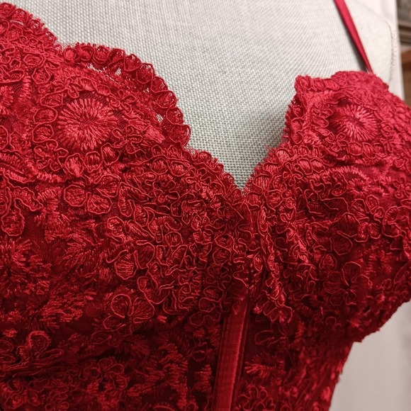 Floor Length Red Dress Size 8  [1187] - Picture 11 of 11